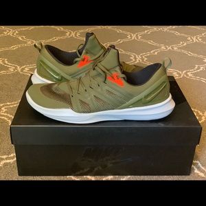 Nike Running Sneaker Green size 10.5
